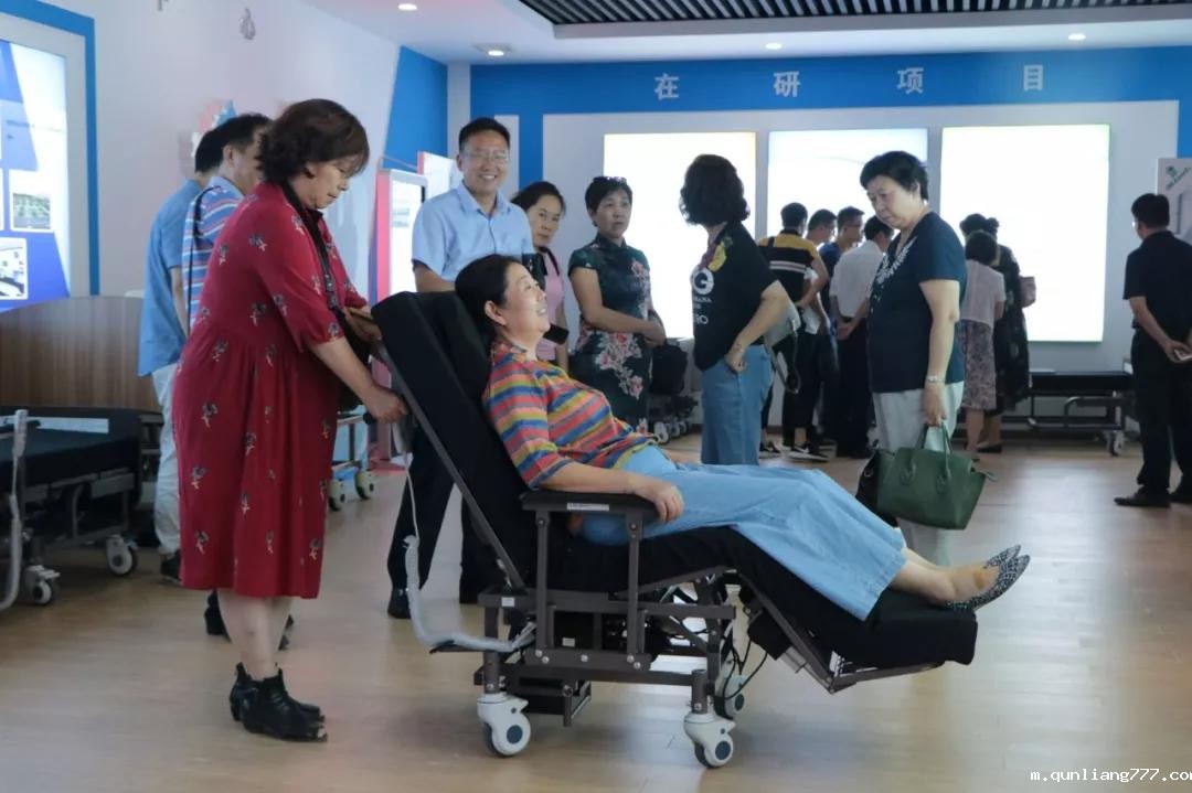 4 三联机器人.jpg