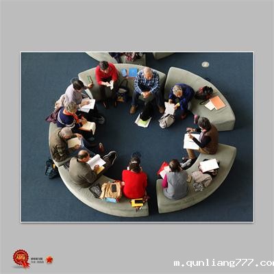 C10 群老聚习图.jpg